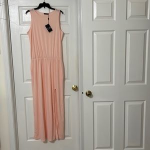 Soft pink, long cotton dress with pockets and a side slit.